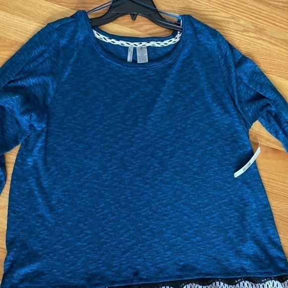 New Directions Weekend Top - Picture 8 of 8